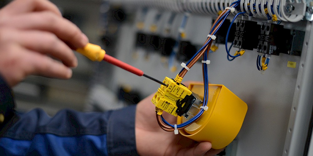 HIT Germany, Hafentechnik, Industrietechnik, Automatisierung, Move-e-star, Hebezeuge, Öl, Gas, Fluide